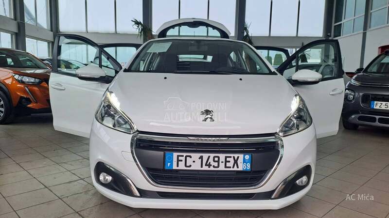 Peugeot 208 1.5 BLU NAV LED USB