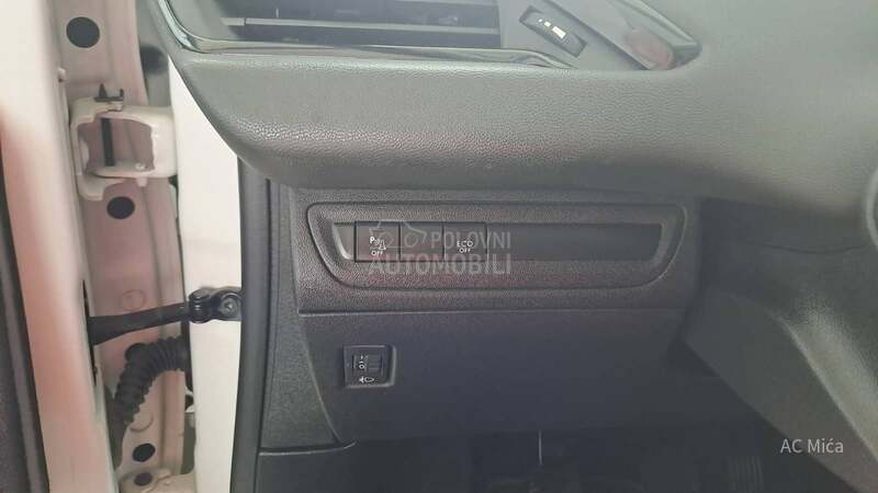Peugeot 208 1.5 BLU NAV LED USB