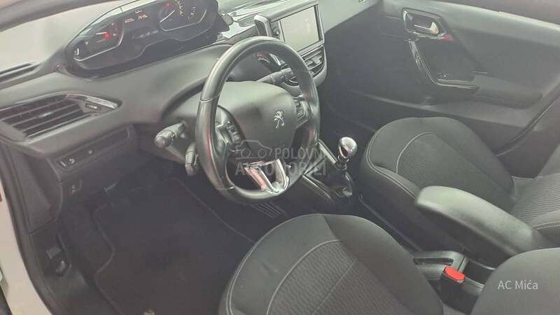 Peugeot 208 1.5 BLU NAV LED USB