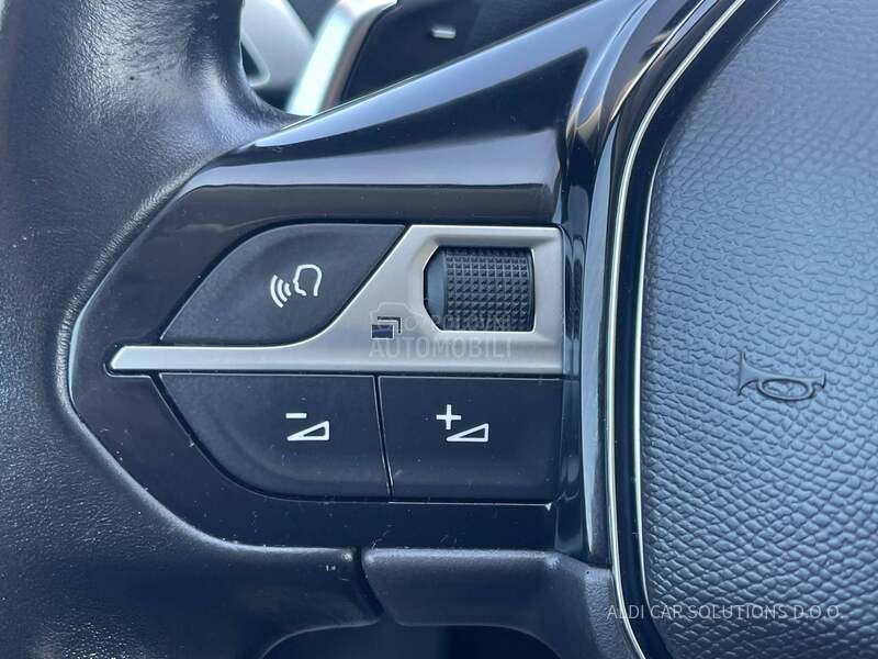 Peugeot 3008 1.2 Puretech/Allure