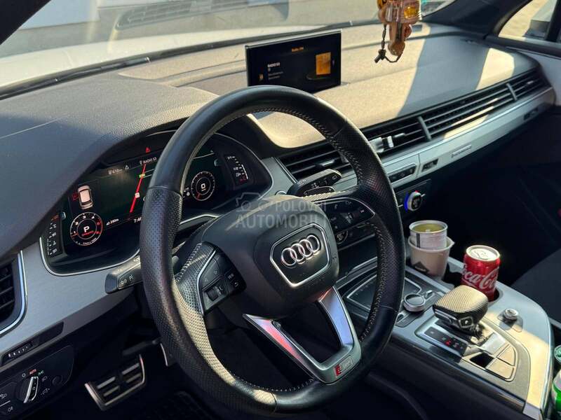 Audi Q7 