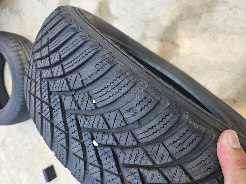 Hankook 185/60 R15 Zimska