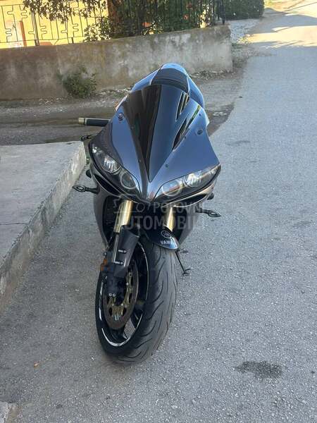 Yamaha R1