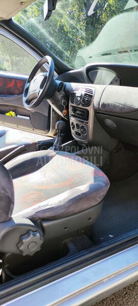 Lancia Ypsilon 1.2 16v
