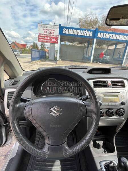 Suzuki Liana 