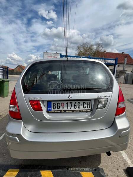 Suzuki Liana 