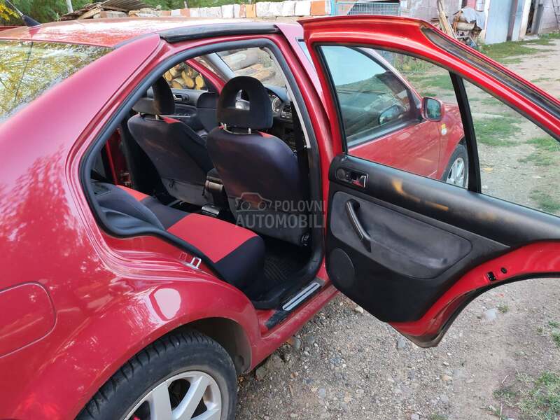 Volkswagen Bora 1.6 FSI