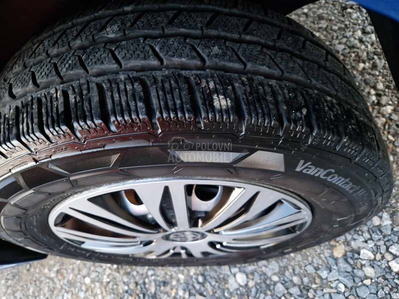 Volkswagen Transporter T5 2.0tdi Navigacija Klima