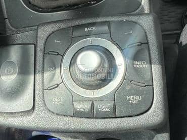 Konzola navigacije za Renault Koleos od 2008. do 2016. god.