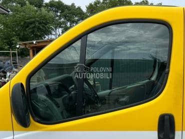 Staklo levo Renault Trafic II