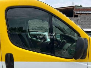 Staklo desno Renault Trafic II