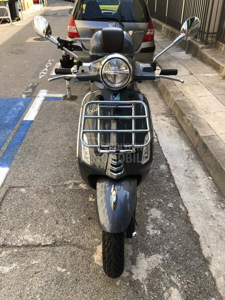 Vespa primavera 125