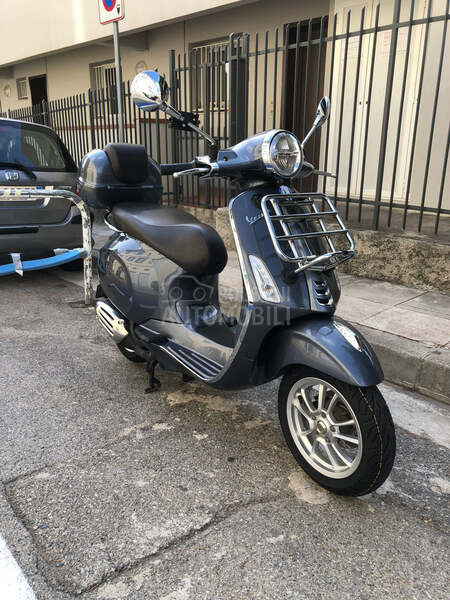 Vespa primavera 125