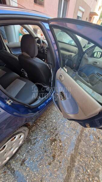Peugeot 206 1.1