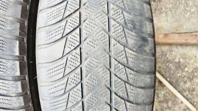 Bridgestone 225/55 R18 Zimska
