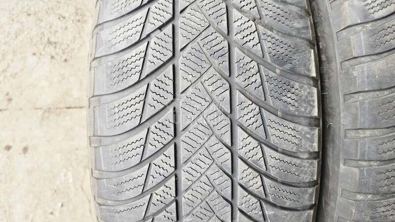 Bridgestone 225/55 R18 Zimska