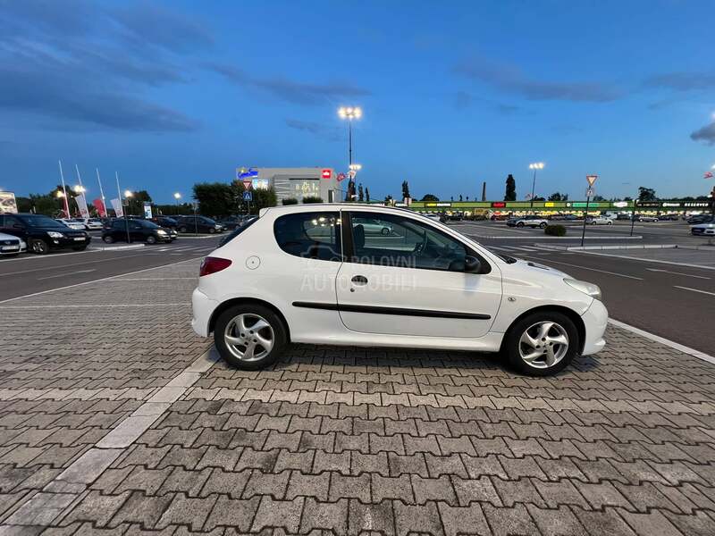 Peugeot 206 plus 