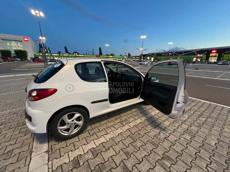 Peugeot 206 plus 