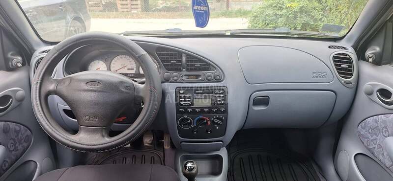 Ford Fiesta 1.4 16 v clima