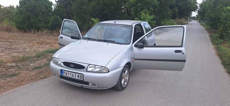 Ford Fiesta 1.4 16 v clima