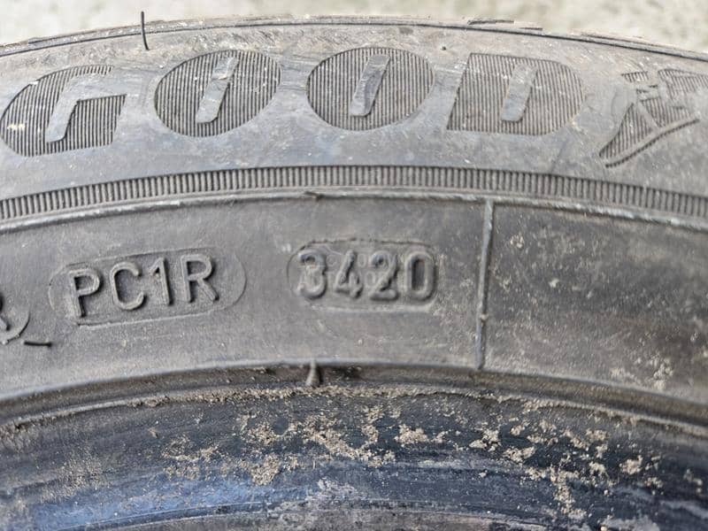 Goodyear 225/55 R16 Zimska