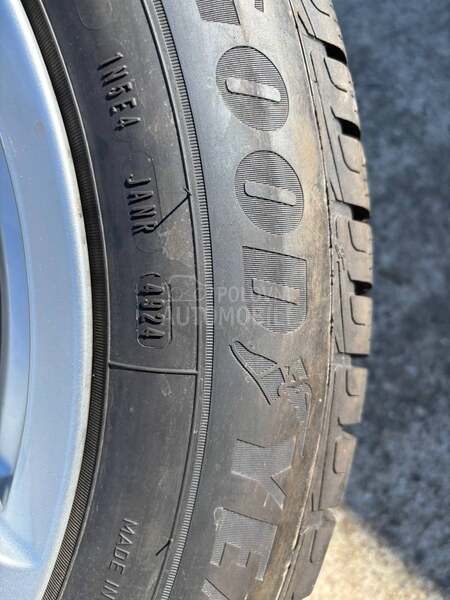 Goodyear 225/60 R18 Zimska