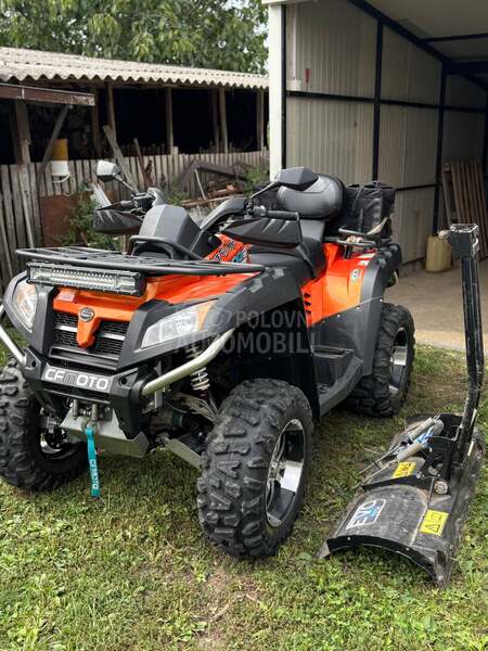 CFMOTO 800 sa raonikom za sneg