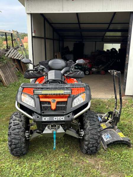 CFMOTO 800 sa raonikom za sneg
