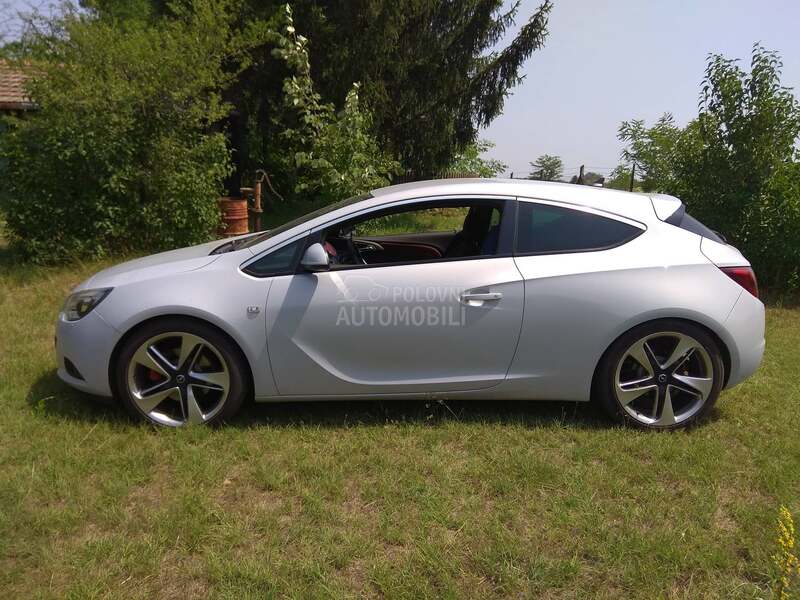 Opel Astra J GTC