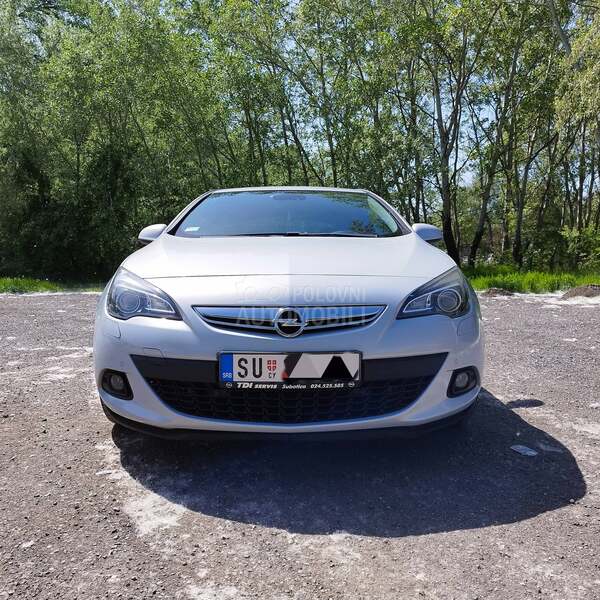 Opel Astra J GTC