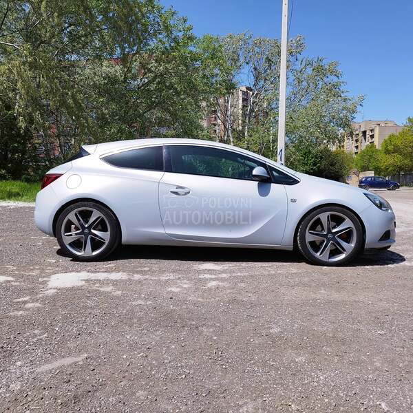 Opel Astra J GTC
