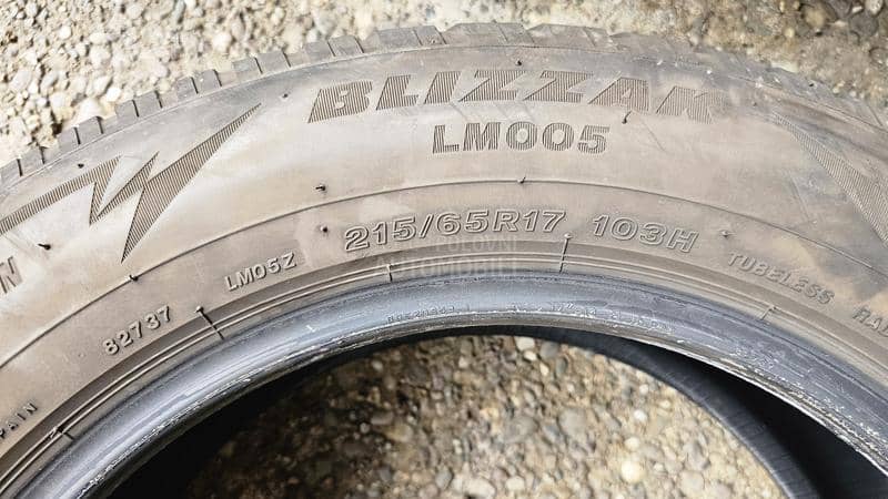 Bridgestone 215/65 R17 Zimska