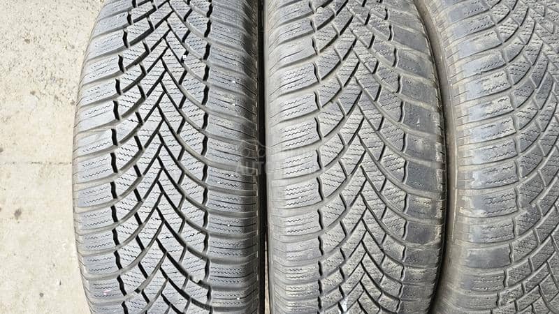 Bridgestone 215/65 R17 Zimska