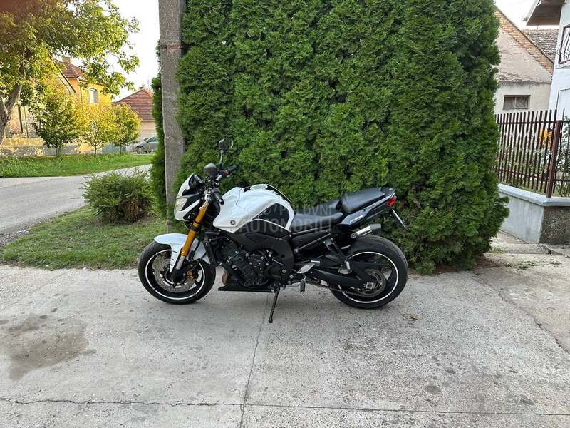 Yamaha fz8 FABRIČKO stanje