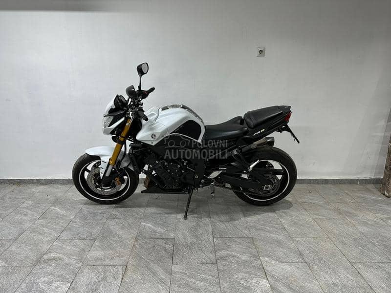 Yamaha fz8 FABRIČKO stanje