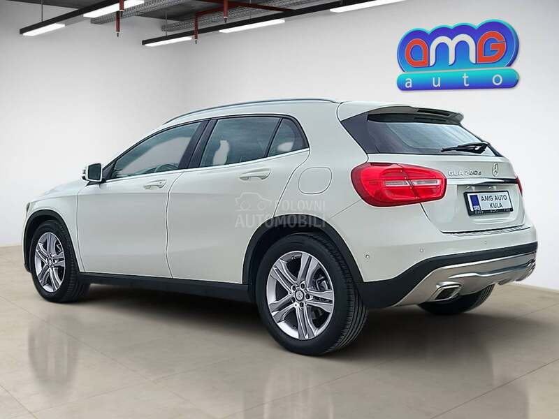 Mercedes Benz GLA 200 D / LED