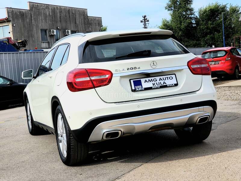 Mercedes Benz GLA 200 D / LED