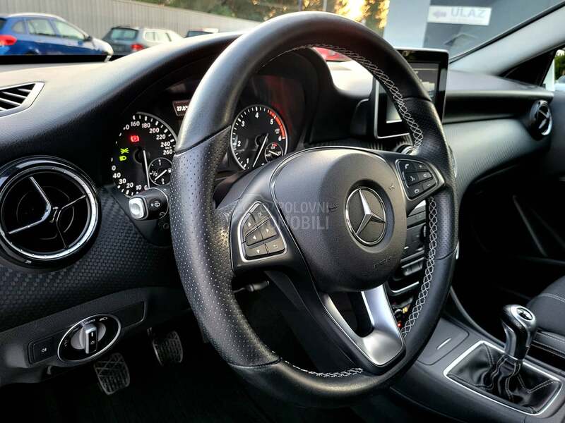 Mercedes Benz GLA 200 D / LED