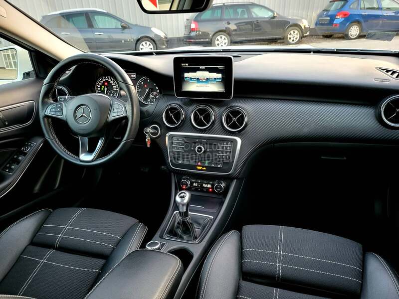 Mercedes Benz GLA 200 D / LED