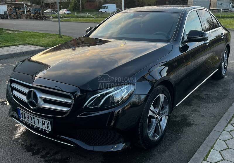 Mercedes Benz E 220 AMG LINE