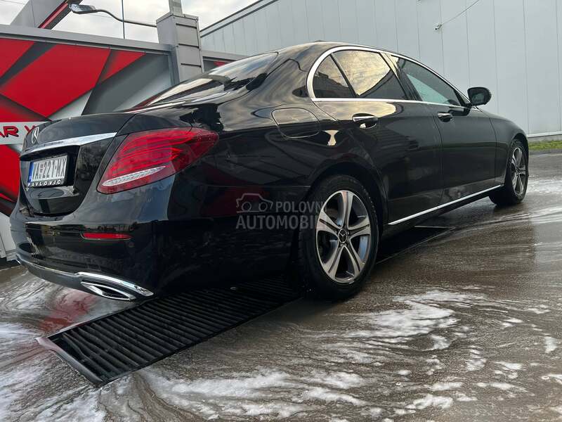 Mercedes Benz E 220 AMG LINE