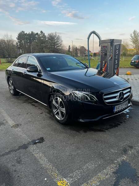 Mercedes Benz E 220 AMG LINE