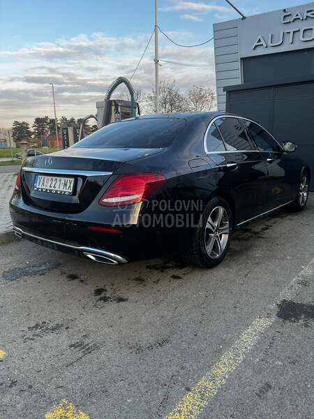 Mercedes Benz E 220 AMG LINE