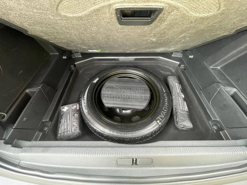 Peugeot 3008 1.5 BleuHDi NOV