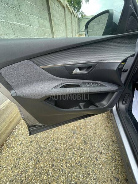 Peugeot 3008 1.5 BleuHDi NOV