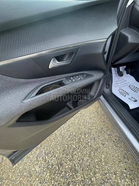 Peugeot 3008 1.5 BleuHDi NOV