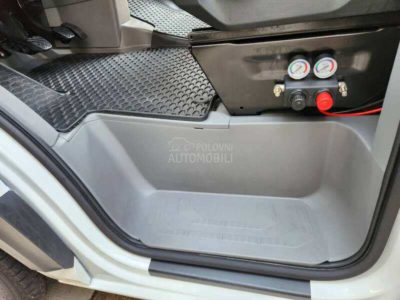 Volkswagen Crafter NOVO KUPLJEN NOV U SRB