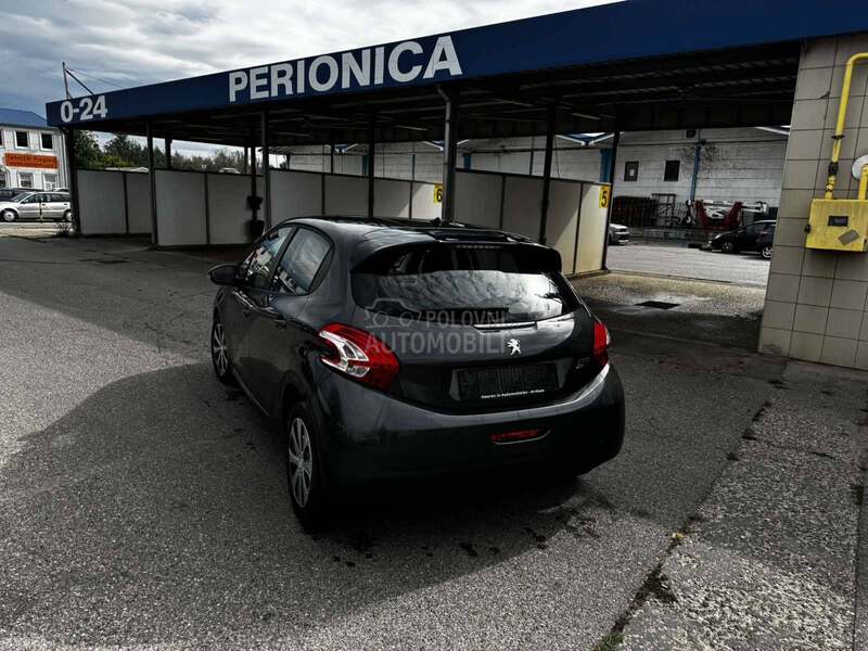 Peugeot 208 NA-VI AUTO-MAT