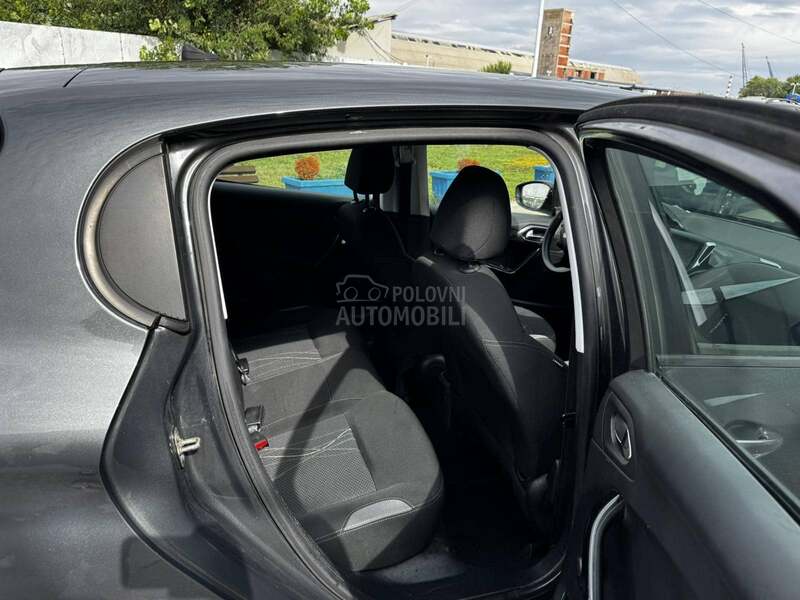Peugeot 208 NA-VI AUTO-MAT