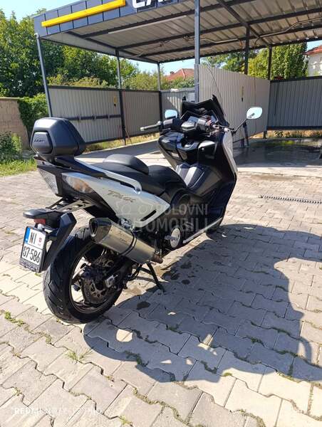 Yamaha T max 530